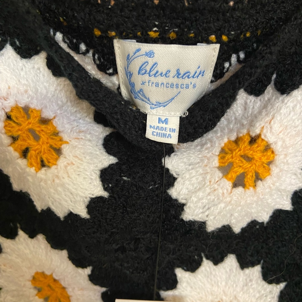 Francesca’s Daisy Crochet Crop Top - Picture 3 of 4